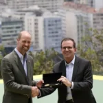 Príncipe William visita Pão de Açúcar e recebe chave da cidade do Rio