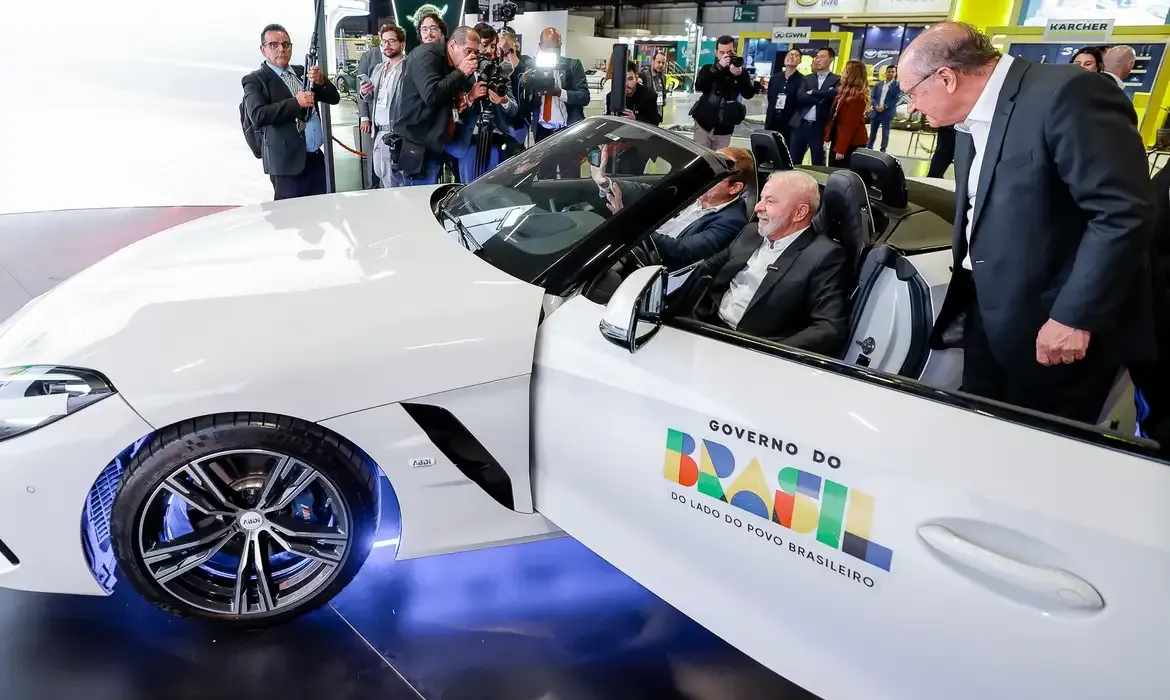 Tarifa retirada pelos EUA impulsiona relação diplomática