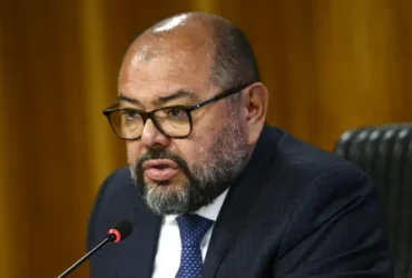 PF aponta ex-ministro de Bolsonaro como pilar de desvios no INSS