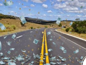 estrada com dinheiro