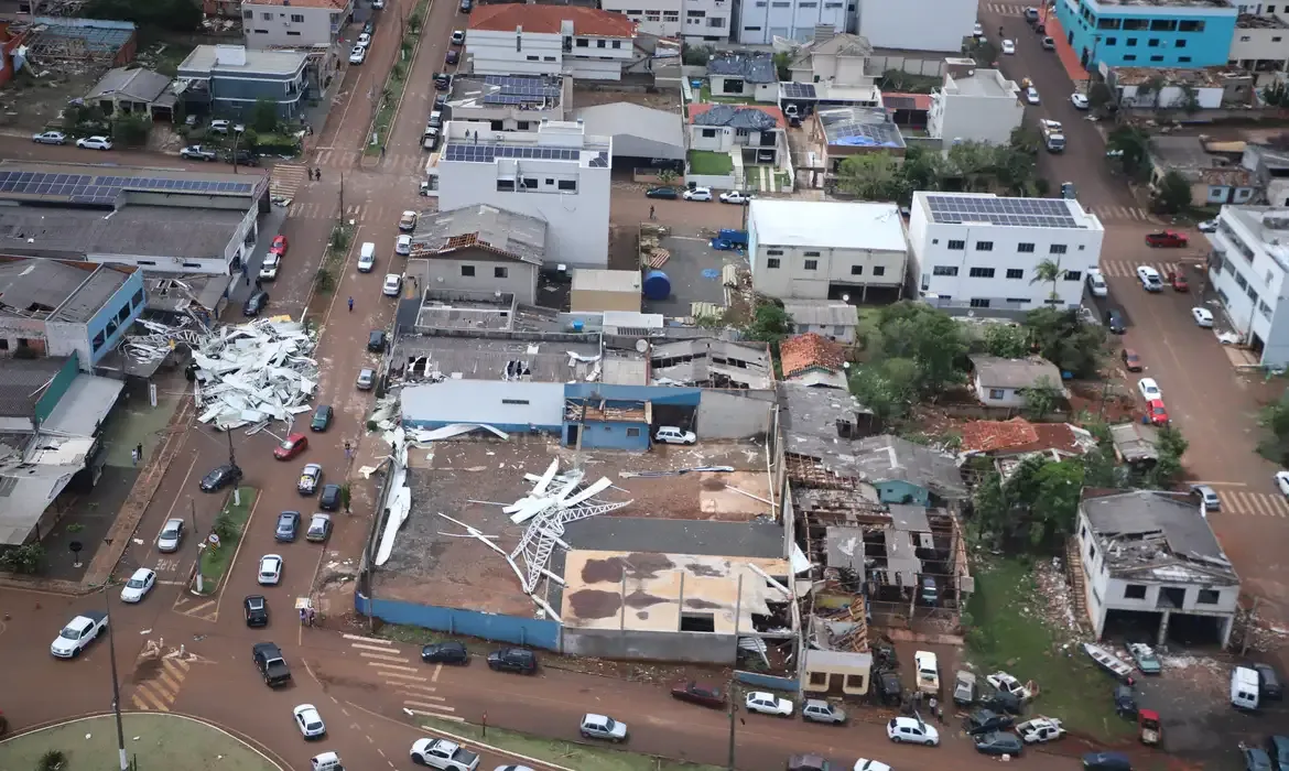 Governo libera verbas emergenciais após tornado no Paraná