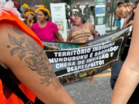 Indígenas munduruku pressionam por voz na COP30 em protesto pacífico