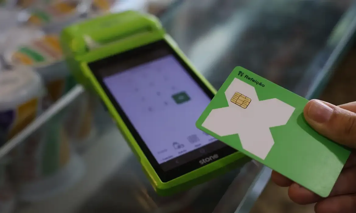 Vale-refeição terá interoperabilidade entre bandeiras em um ano, anuncia governo