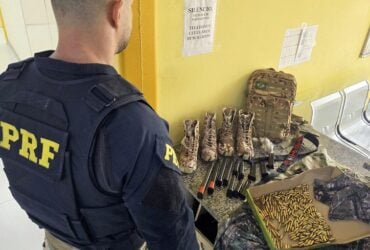 PRF prende dupla de facção criminosa que tentava deixar o Rio com arma e munições - Divulgação